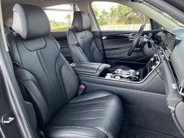 Certified 2025 Genesis GV80 2.5T Standard AWD/4WD image 28