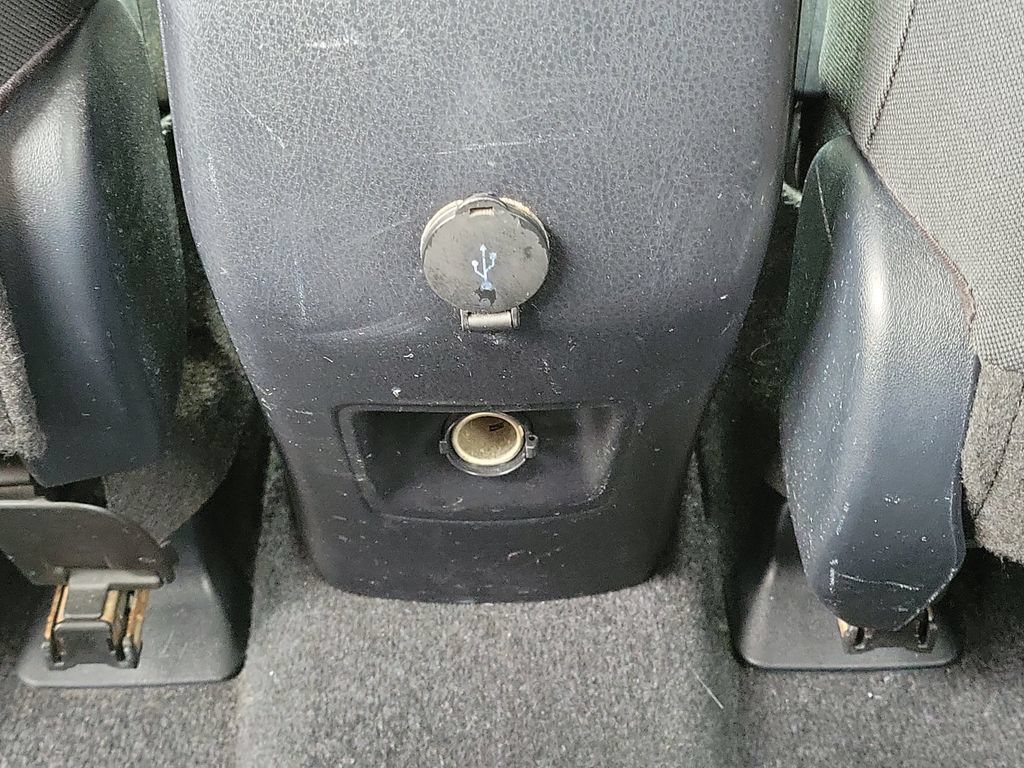 Used 2018 Toyota RAV4 LE FWD image 12