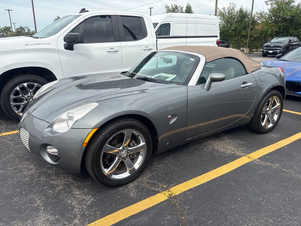 Used 2007 Pontiac Solstice Convertible w/ Premium Package RWD image 4