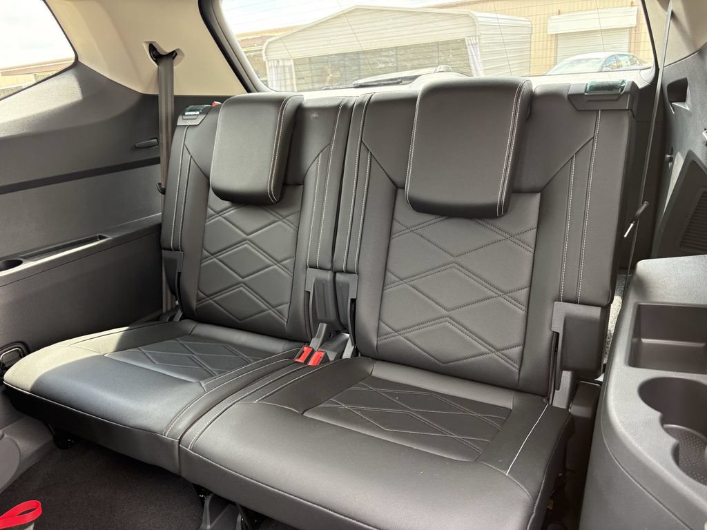 Used 2025 Volkswagen Atlas SE FWD image 24