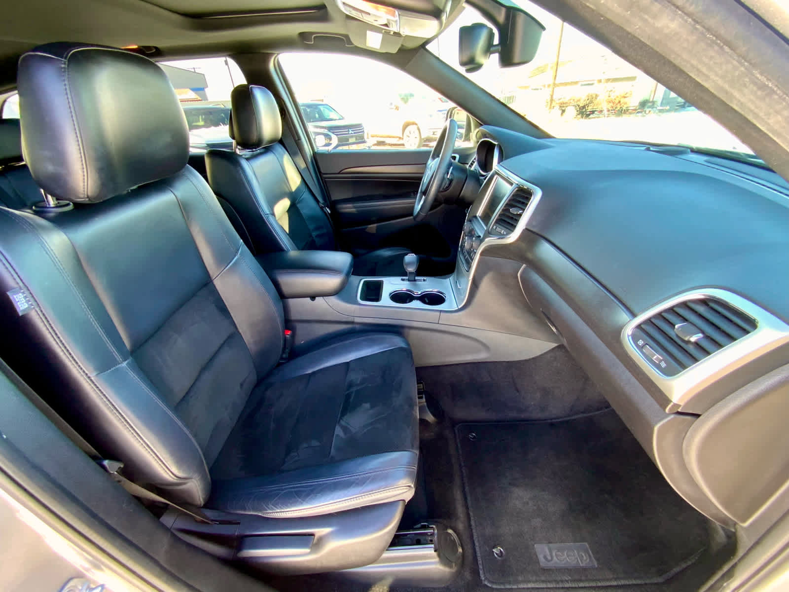 Used 2015 Jeep Grand Cherokee Altitude image 24