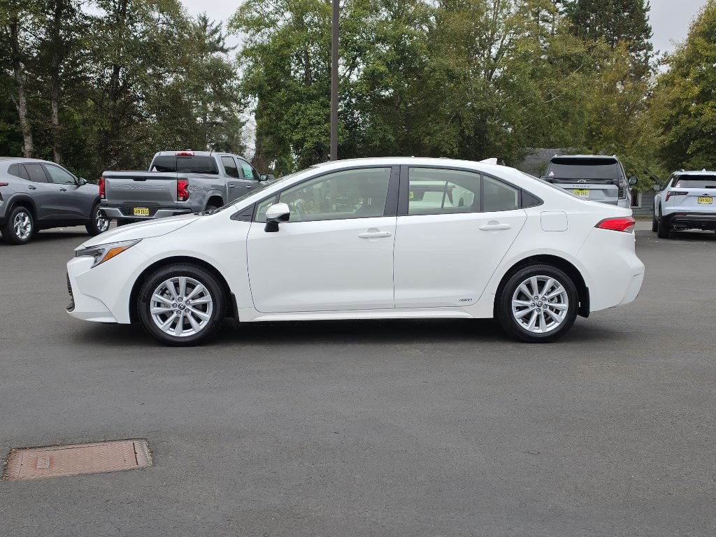 Certified 2025 Toyota Corolla LE w/ LE Premium Package AWD/4WD image 6
