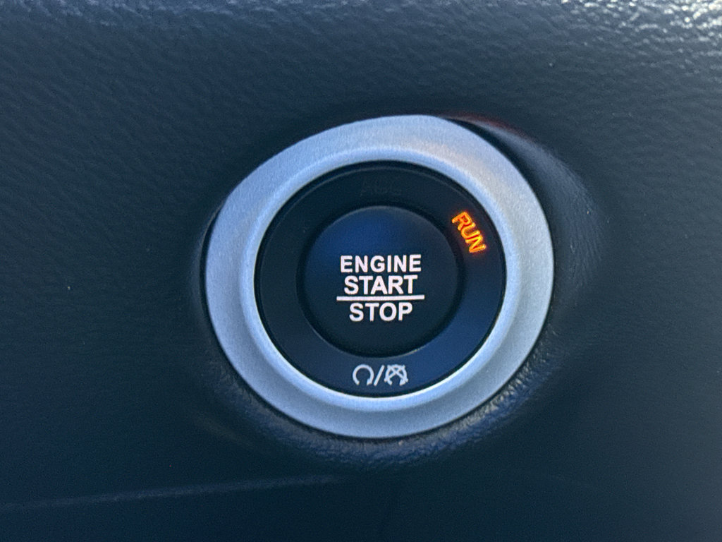 Used 2025 Chrysler Pacifica Select FWD image 20