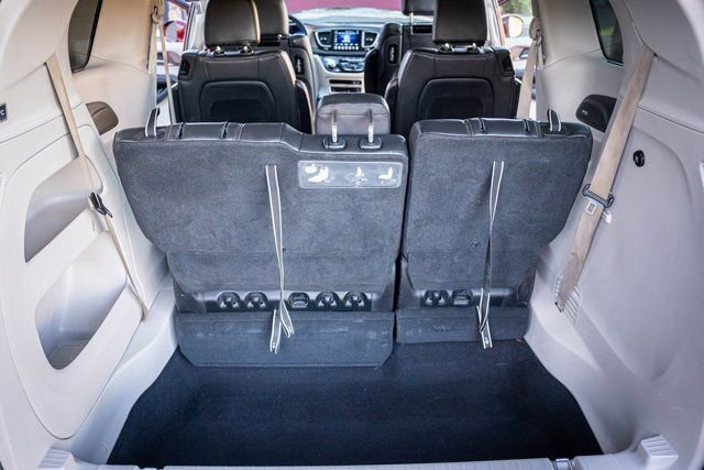 Used 2017 Chrysler Pacifica Touring-L Plus image 31