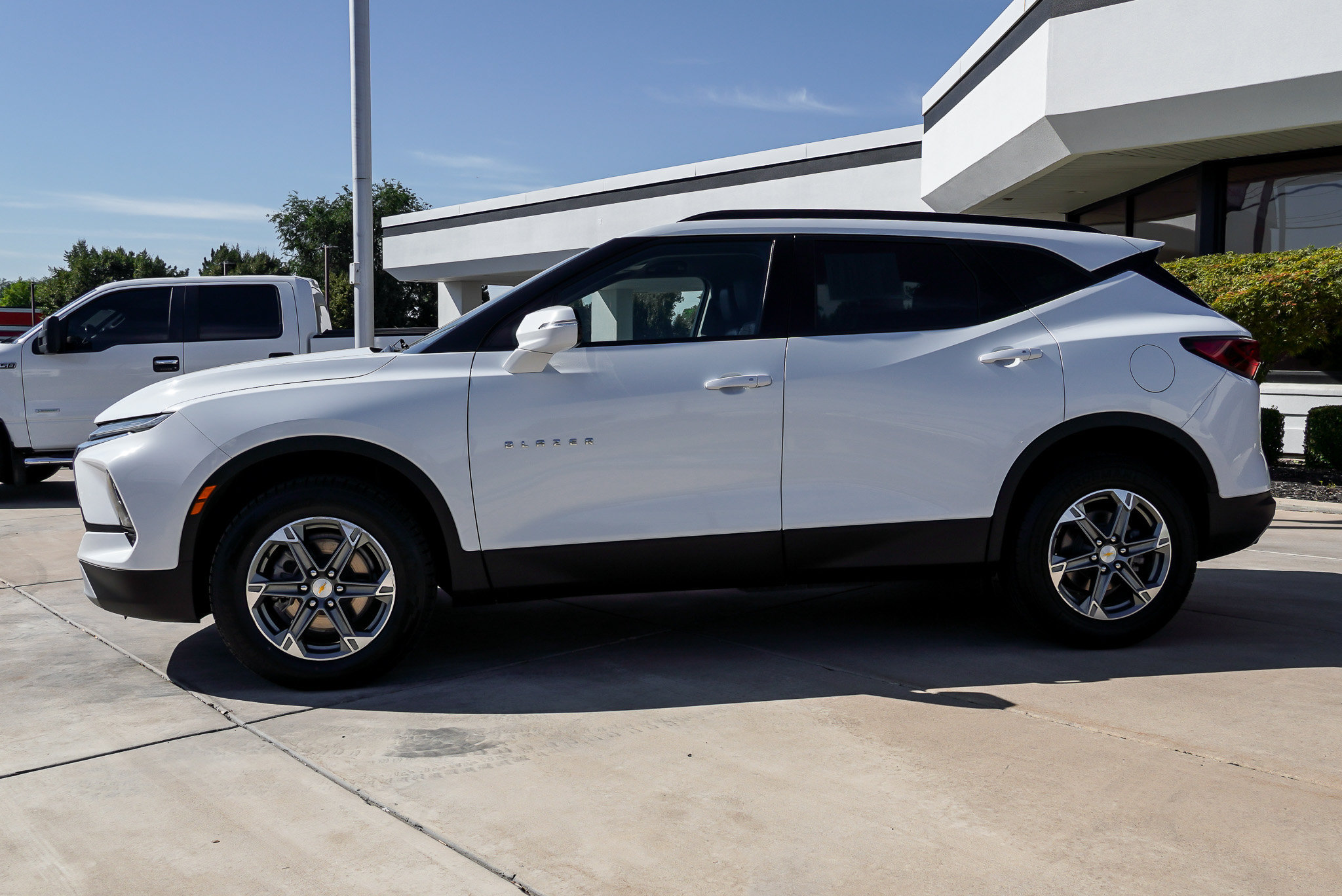 Used 2023 Chevrolet Blazer LT FWD image 5