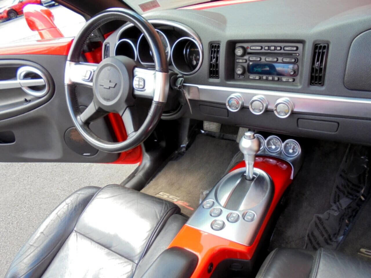 Used 2005 Chevrolet SSR w/ Preferred Equipment Group RWD image 8