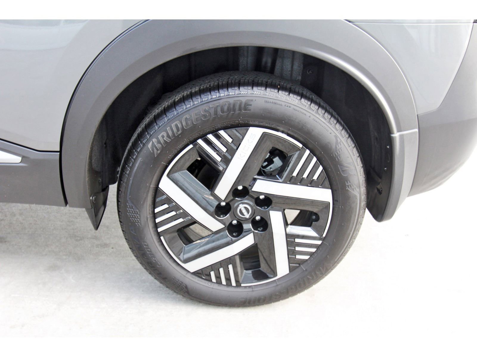 Certified 2025 Nissan Kicks SV image 30