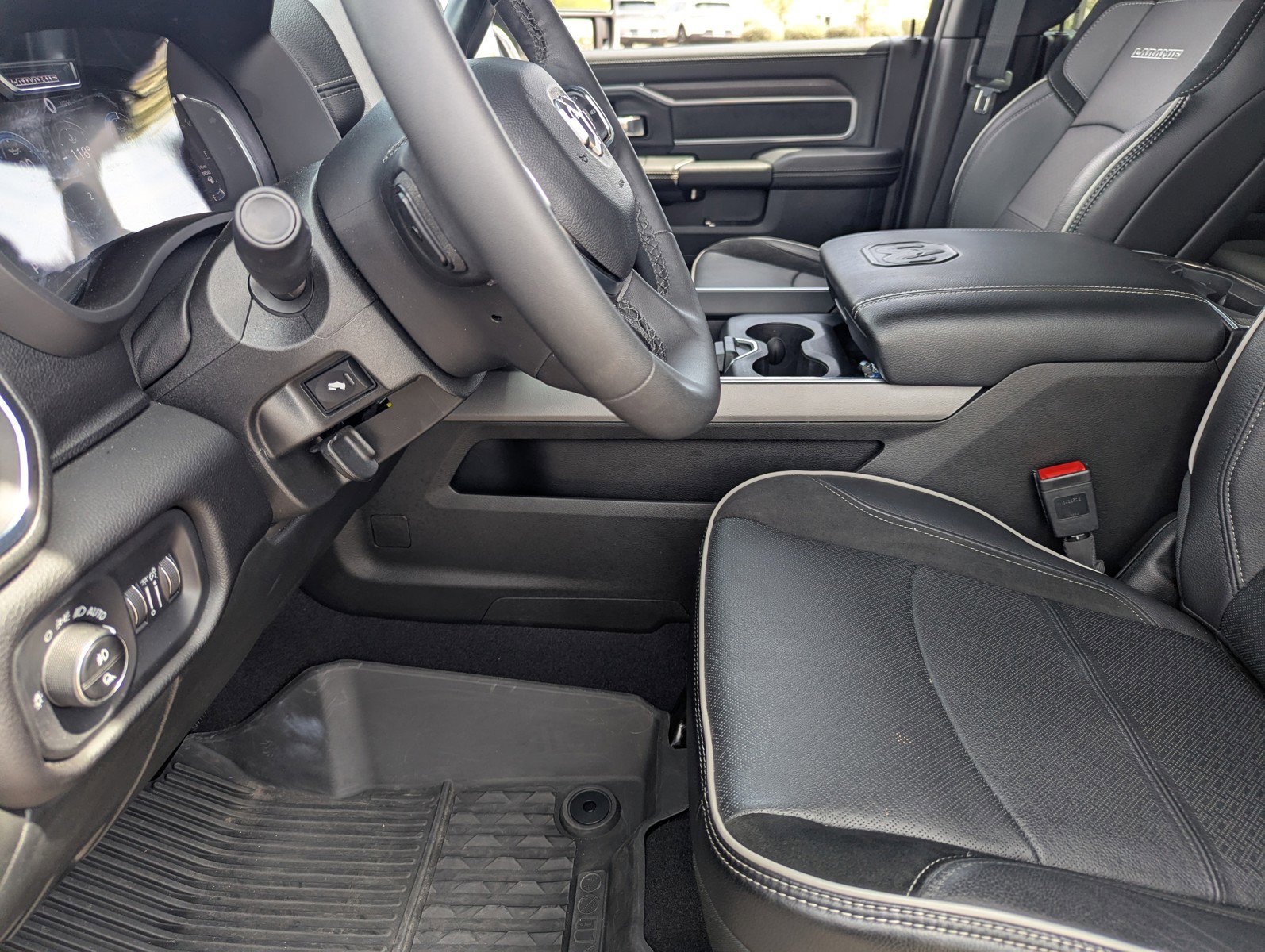 Used 2025 RAM 2500 Laramie image 29