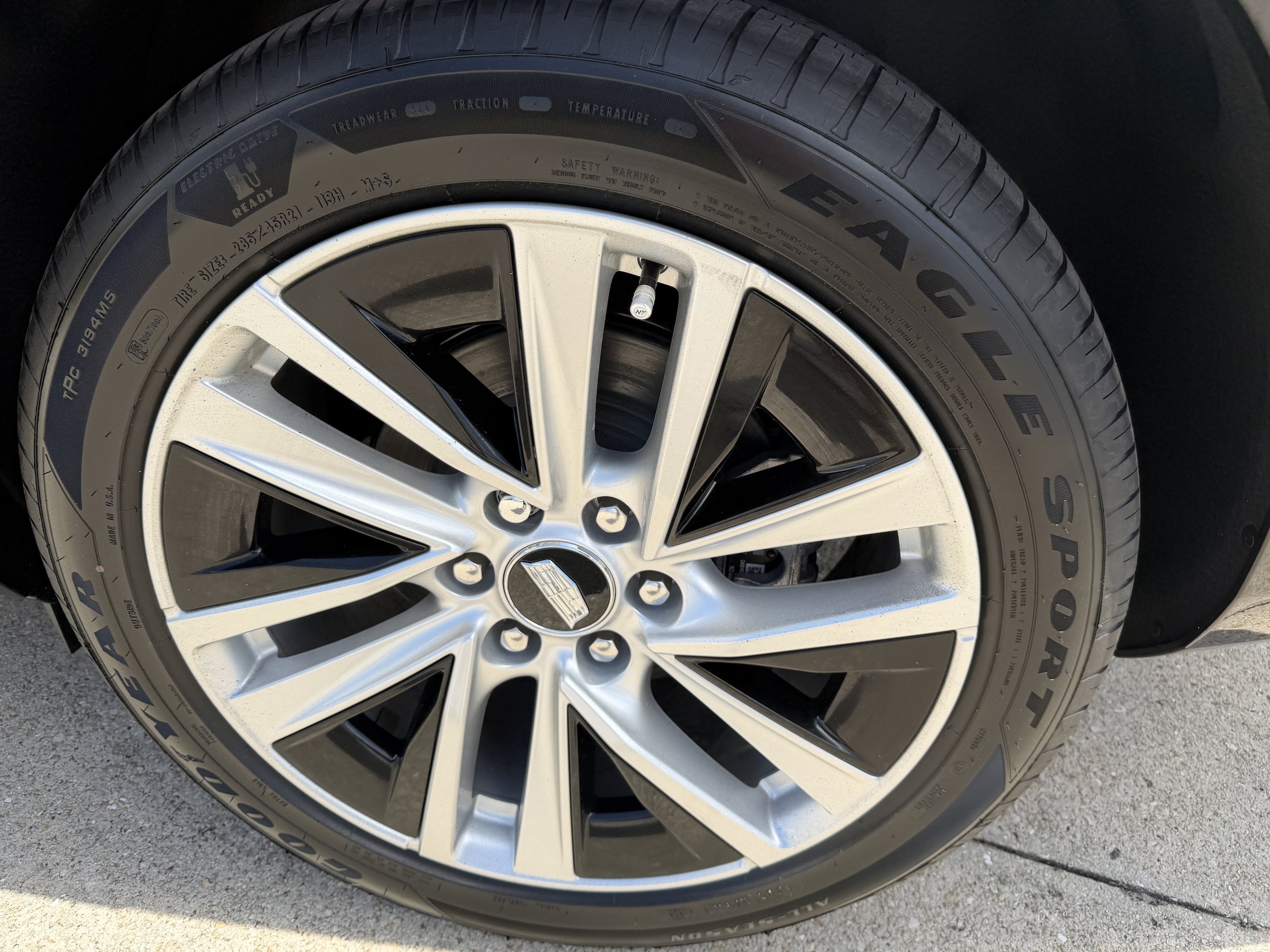 New 2027 Cadillac Vistiq Luxury w/ LPO, Floor Liner Package AWD/4WD image 30
