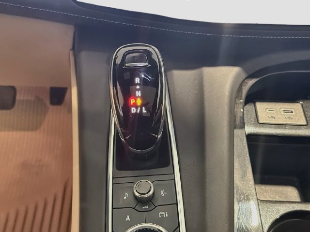 Used 2024 Cadillac Escalade Premium Luxury AWD/4WD image 16