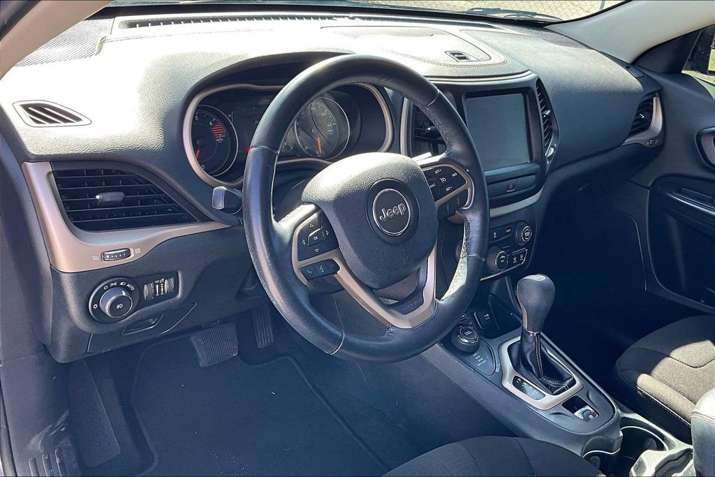 Used 2016 Jeep Cherokee Latitude image 17