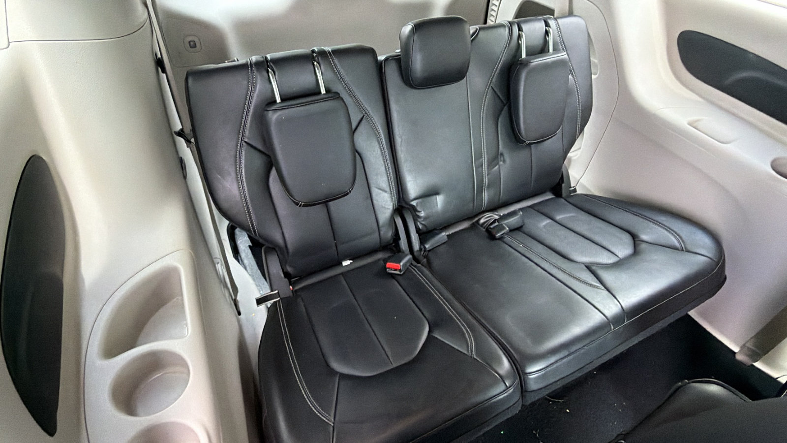 Used 2024 Chrysler Pacifica Touring-L FWD image 21