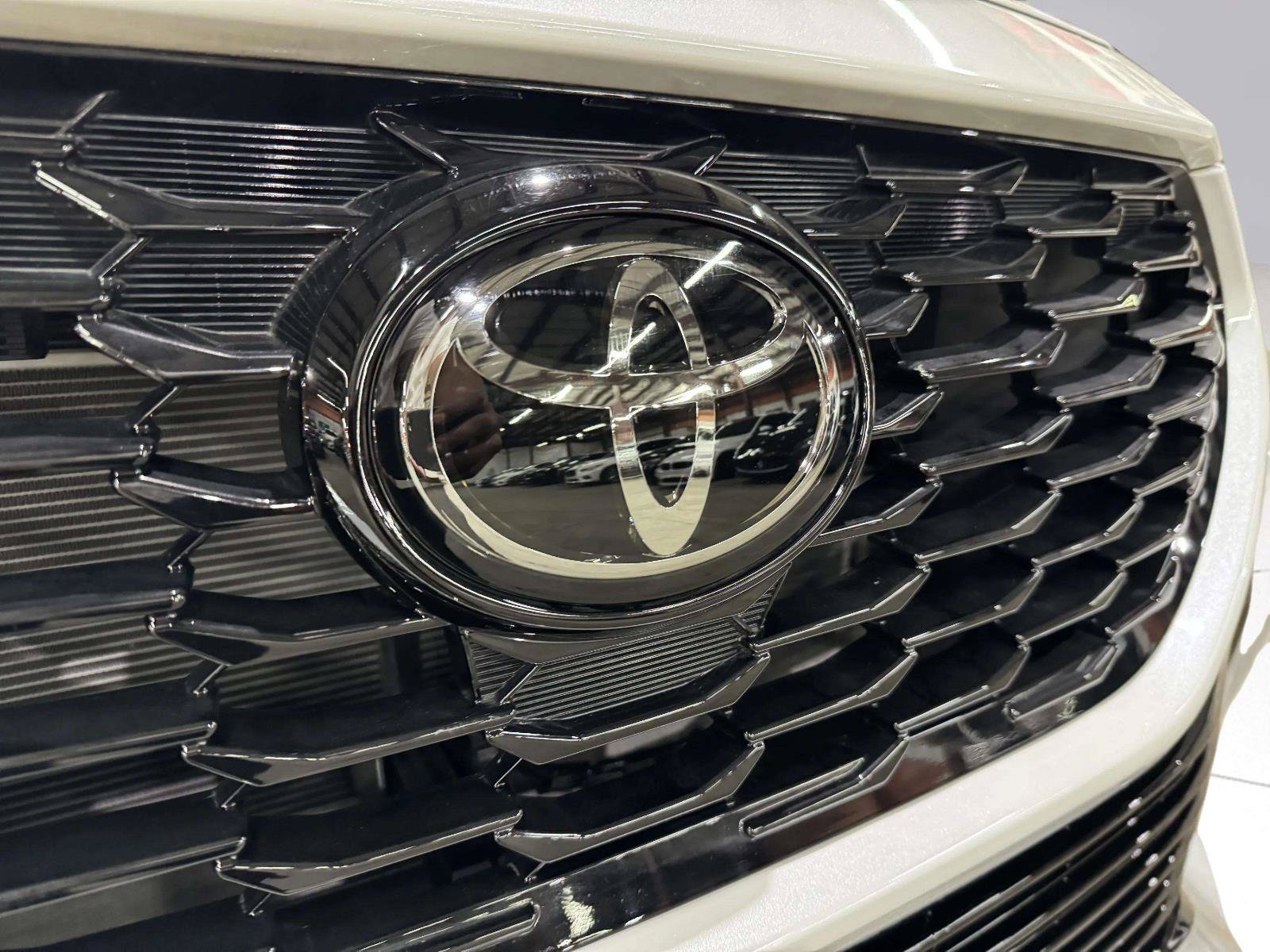 Used 2023 Toyota Highlander XSE AWD/4WD image 11