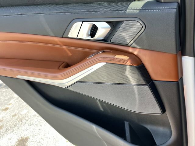 Used 2021 BMW X7 M50i AWD/4WD image 25