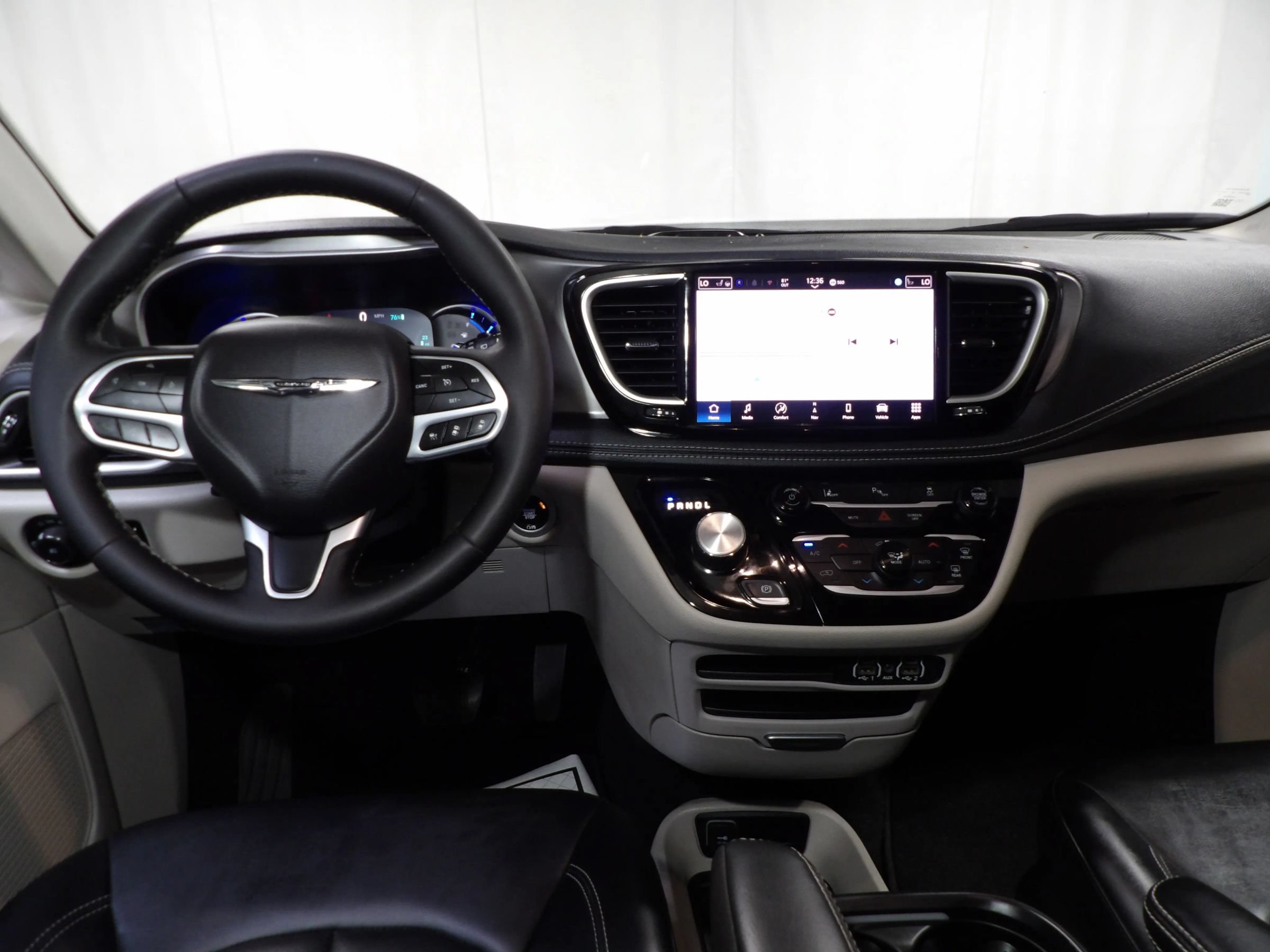 Used 2024 Chrysler Pacifica Limited FWD image 20