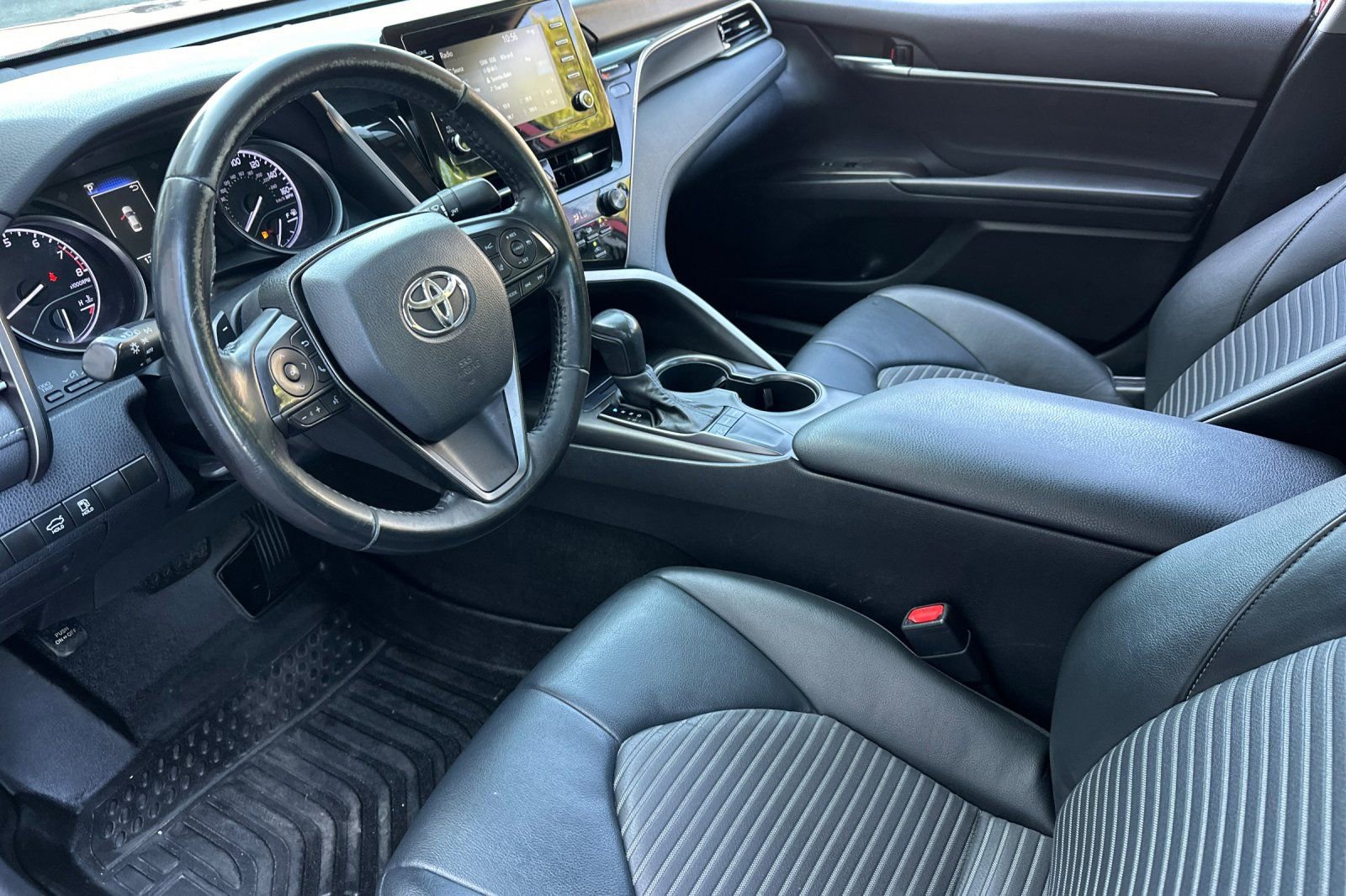 Used 2022 Toyota Camry SE FWD image 7