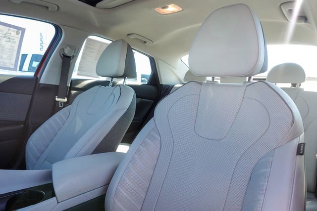 Used 2021 Hyundai Elantra Limited image 24