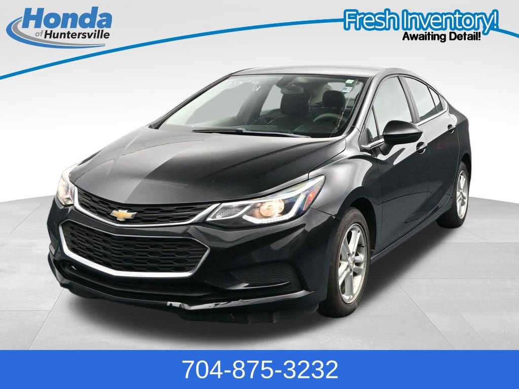 Used 2017 Chevrolet Cruze LT w/ Convenience Package FWD image 3