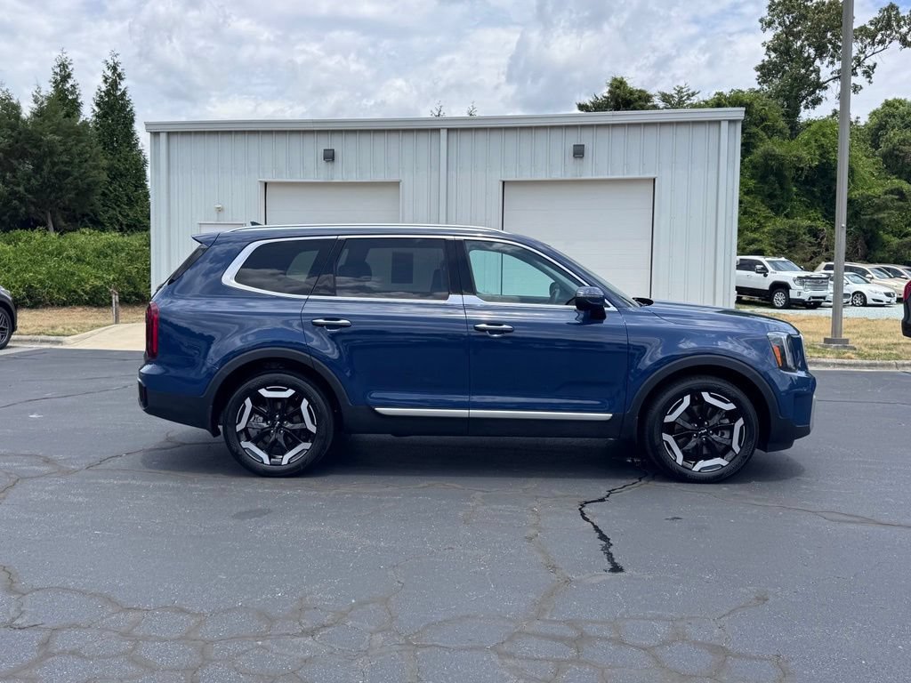 Used 2024 Kia Telluride S w/ S Sunroof Package FWD image 4