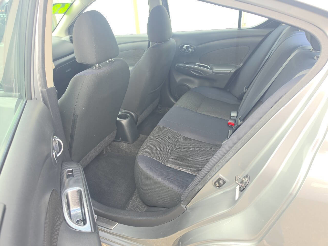 Used 2012 Nissan Versa SV FWD image 6