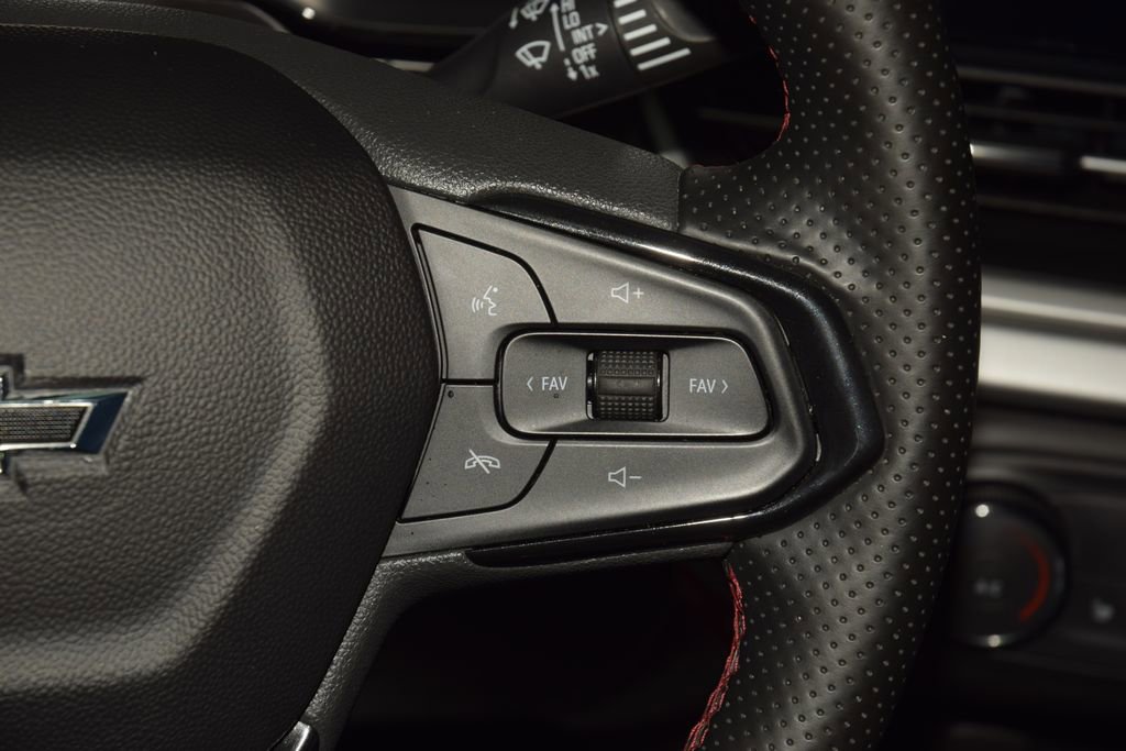 Used 2024 Chevrolet Trax RS FWD image 36