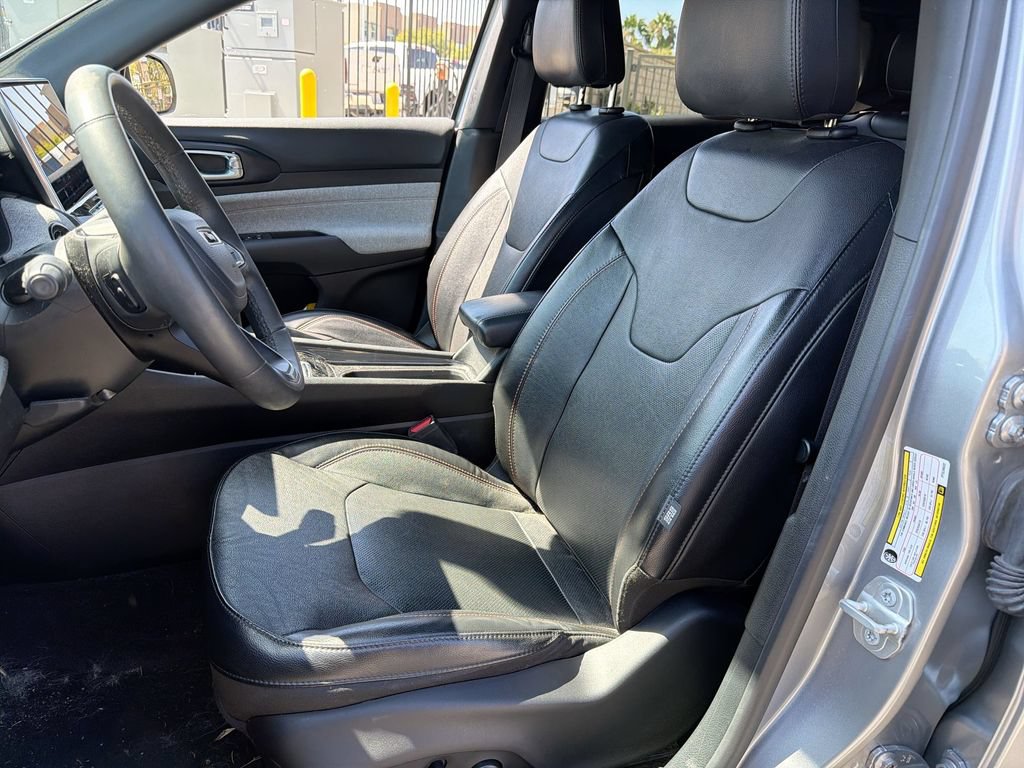 Certified 2023 Jeep Compass Latitude w/ Sun and Sound Group AWD/4WD image 13