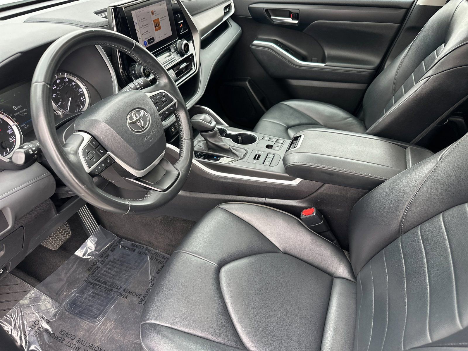 Used 2023 Toyota Highlander XLE image 11