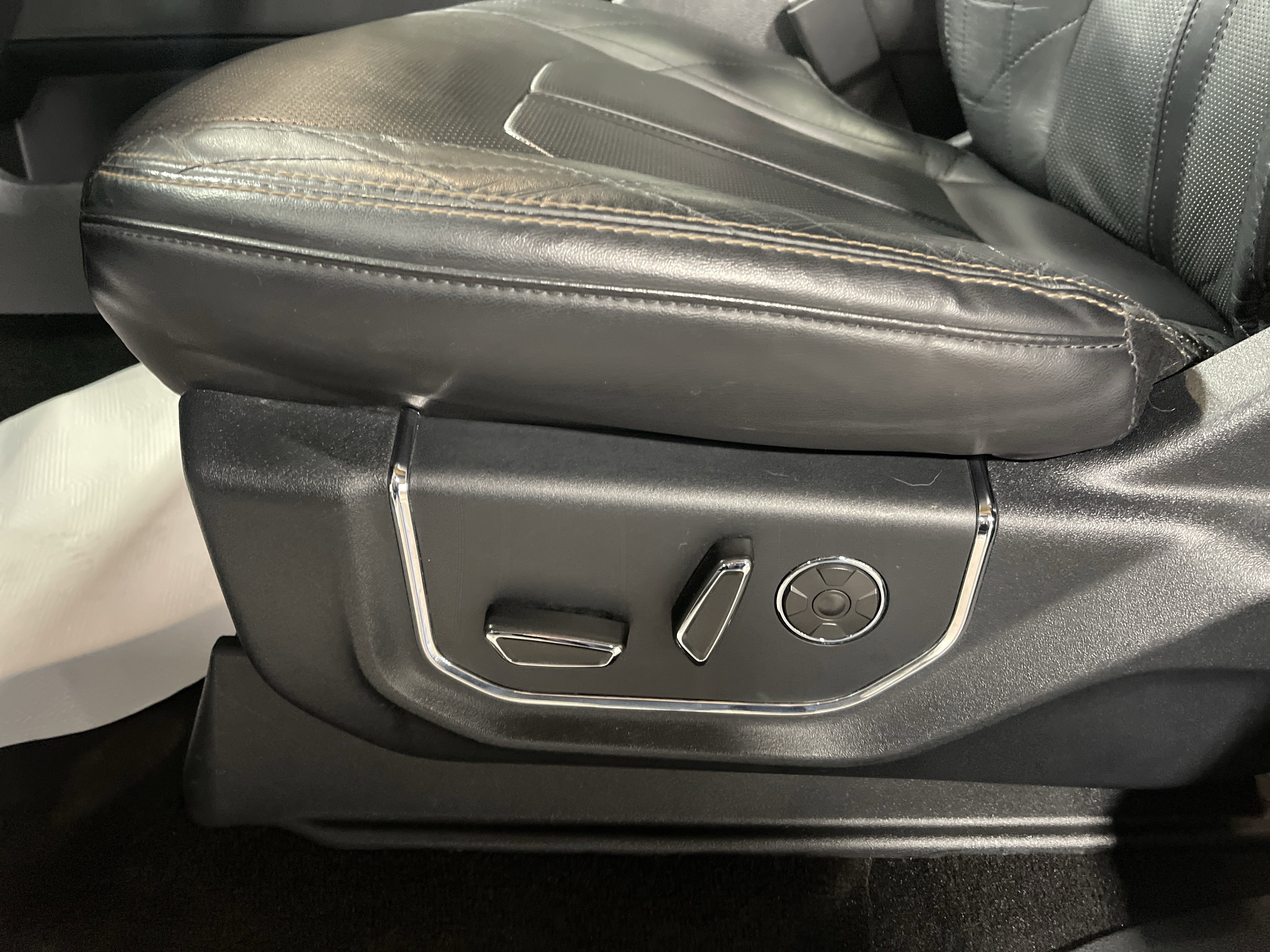 Used 2021 Ford Expedition Platinum image 11