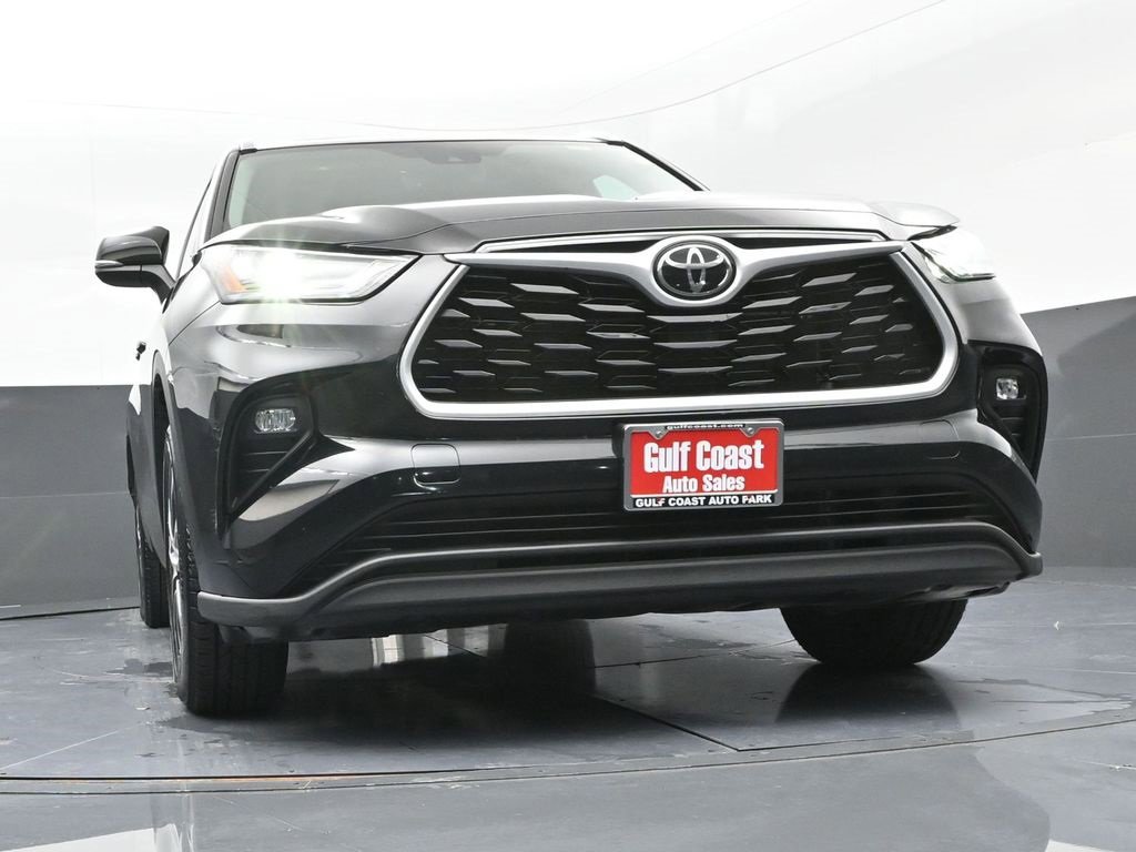Certified 2021 Toyota Highlander XLE image 31