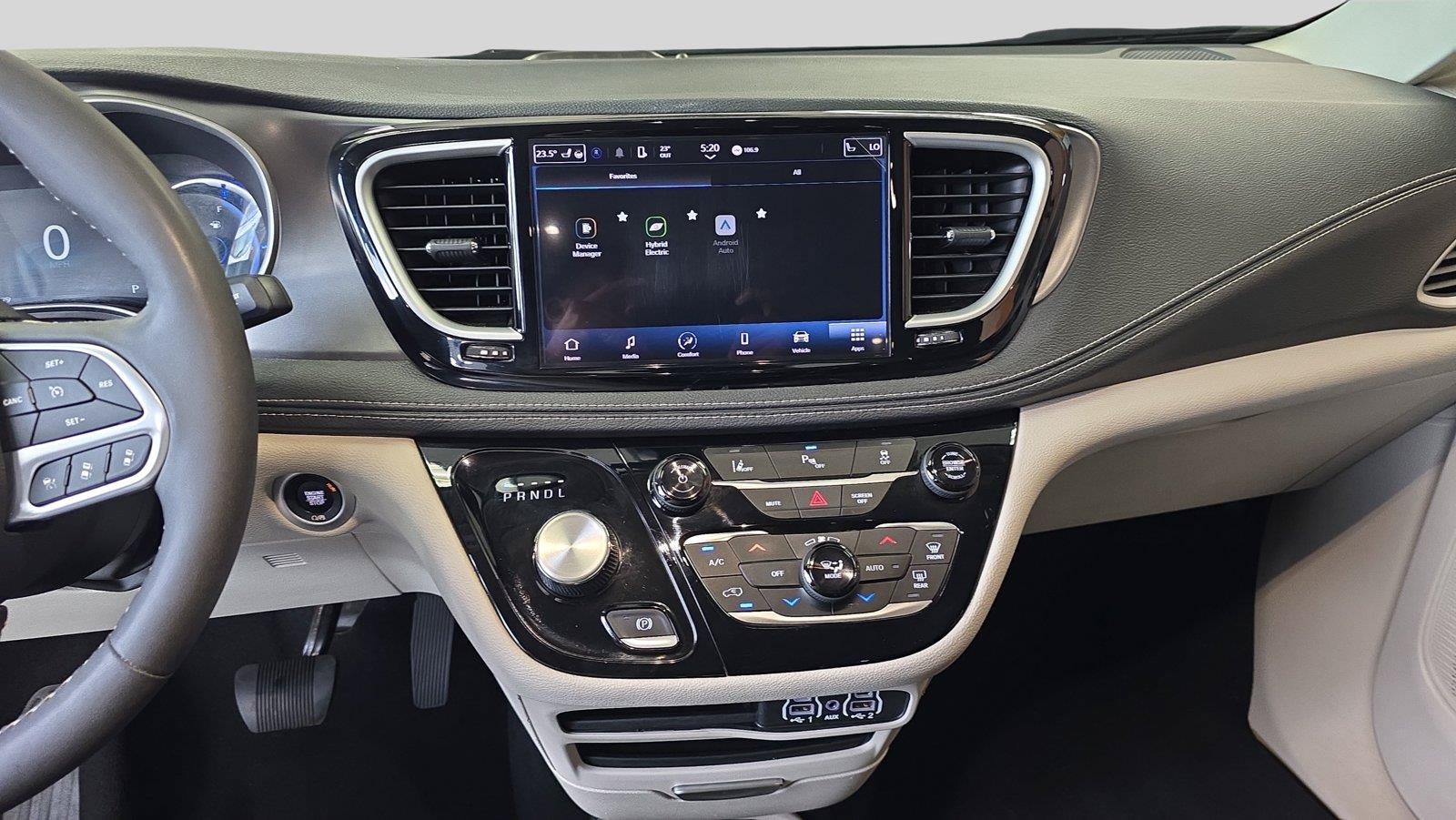 Used 2023 Chrysler Pacifica Touring-L FWD image 21