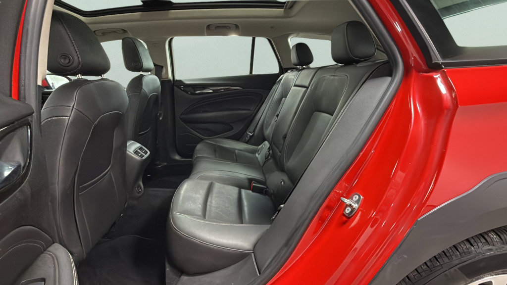 Used 2018 Buick Regal Essence w/ Driver Confidence Package #1 image 36