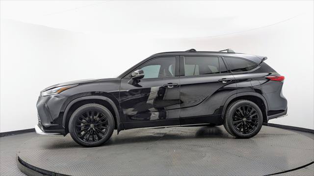 Used 2023 Toyota Highlander XSE FWD image 3