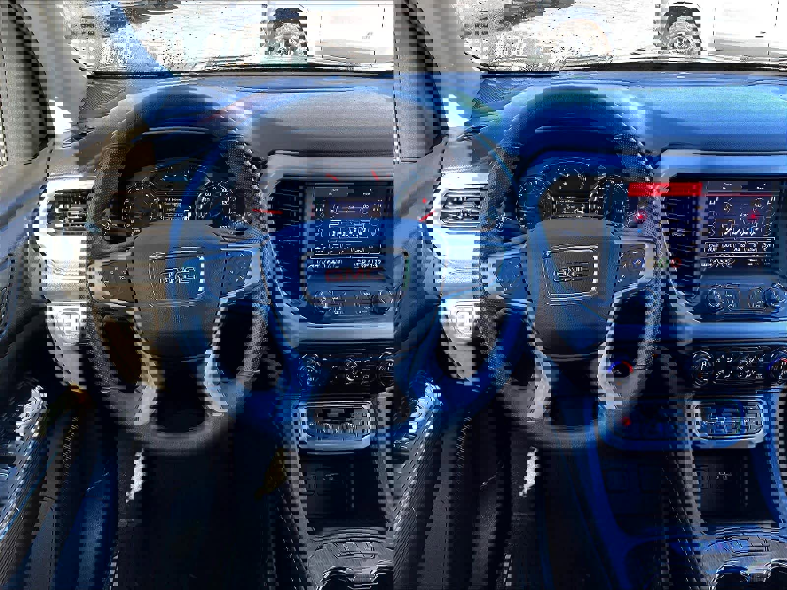 Used 2022 GMC Acadia SLE image 17