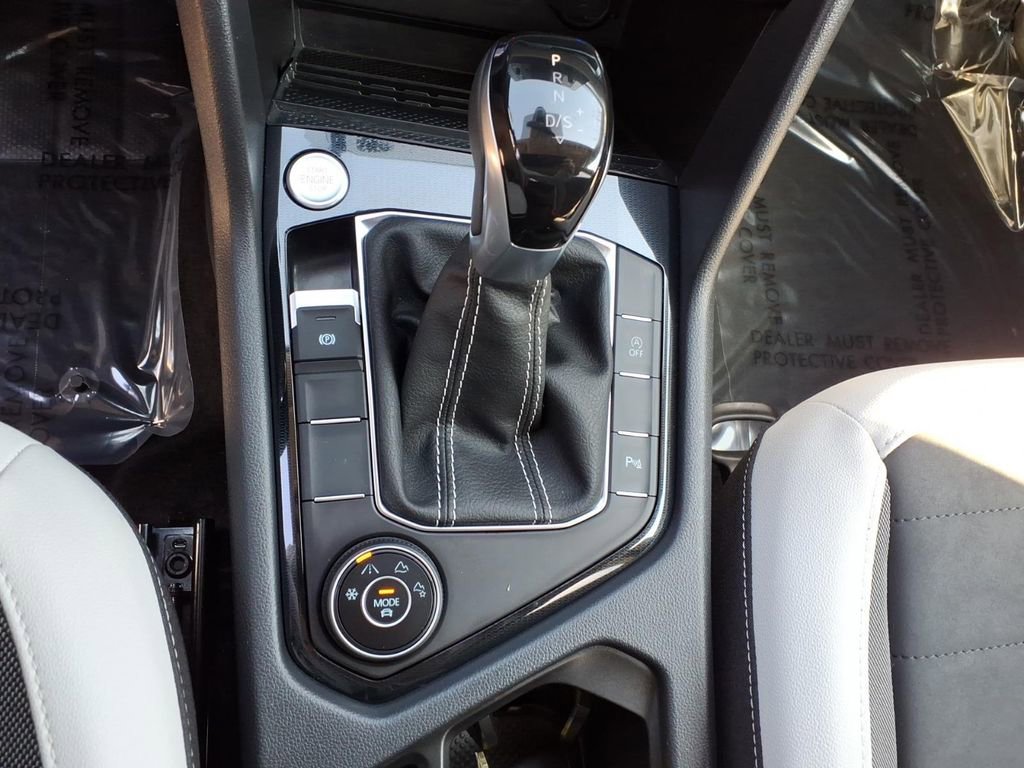 Certified 2025 Volkswagen Taos SE image 25