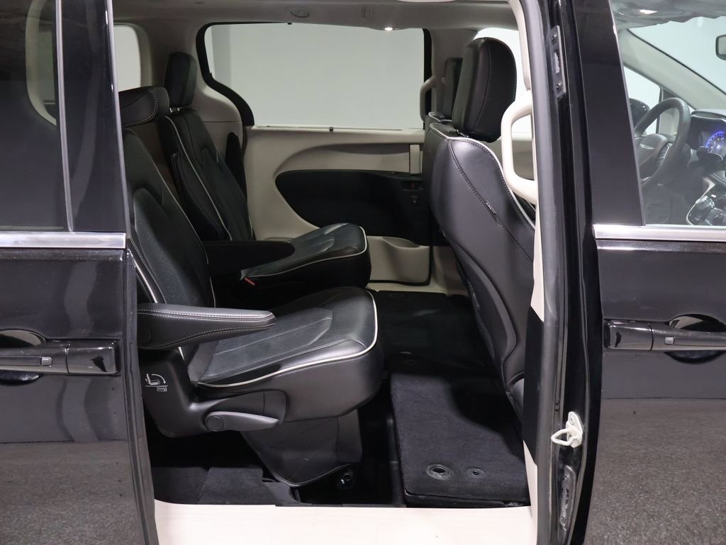 Used 2024 Chrysler Pacifica Limited image 24