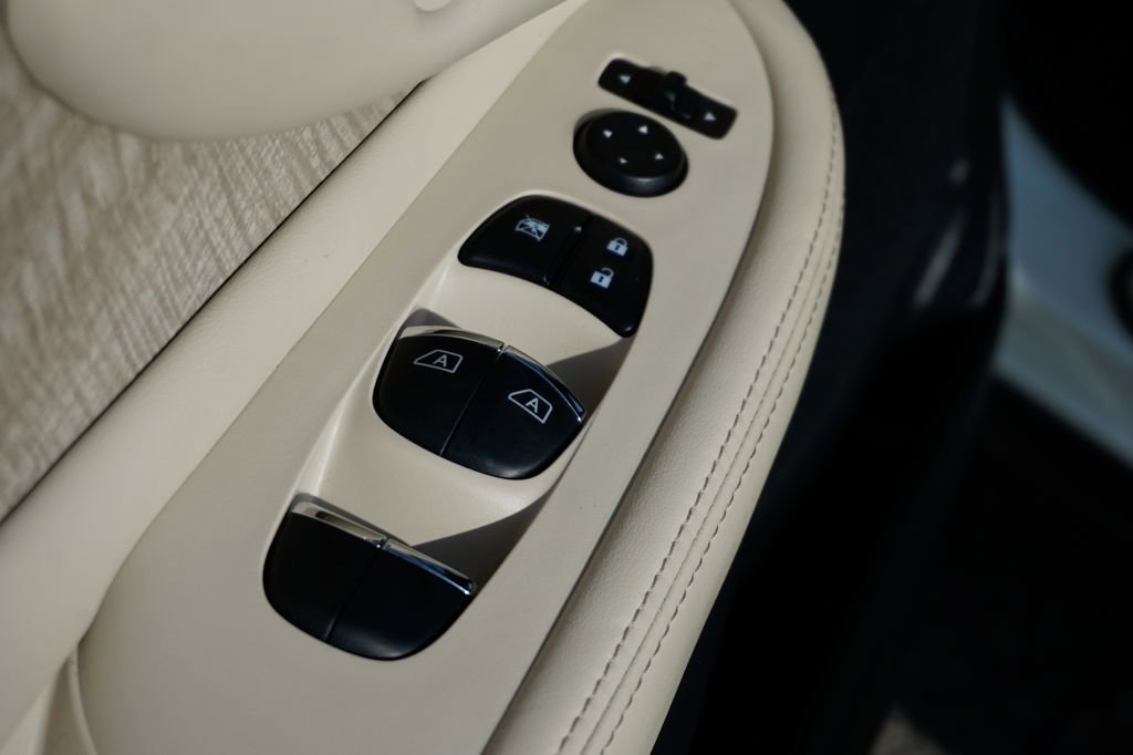 Used 2020 Nissan Murano SL w/ Moonroof Package FWD image 18