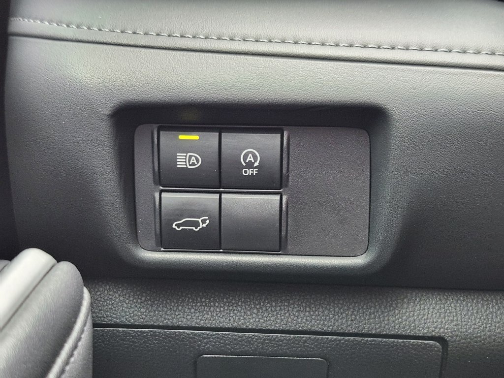 Used 2025 Toyota Highlander LE AWD/4WD image 12