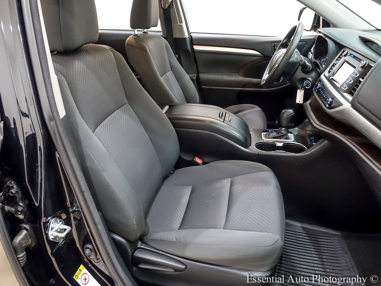 Used 2016 Toyota Highlander LE AWD/4WD image 30