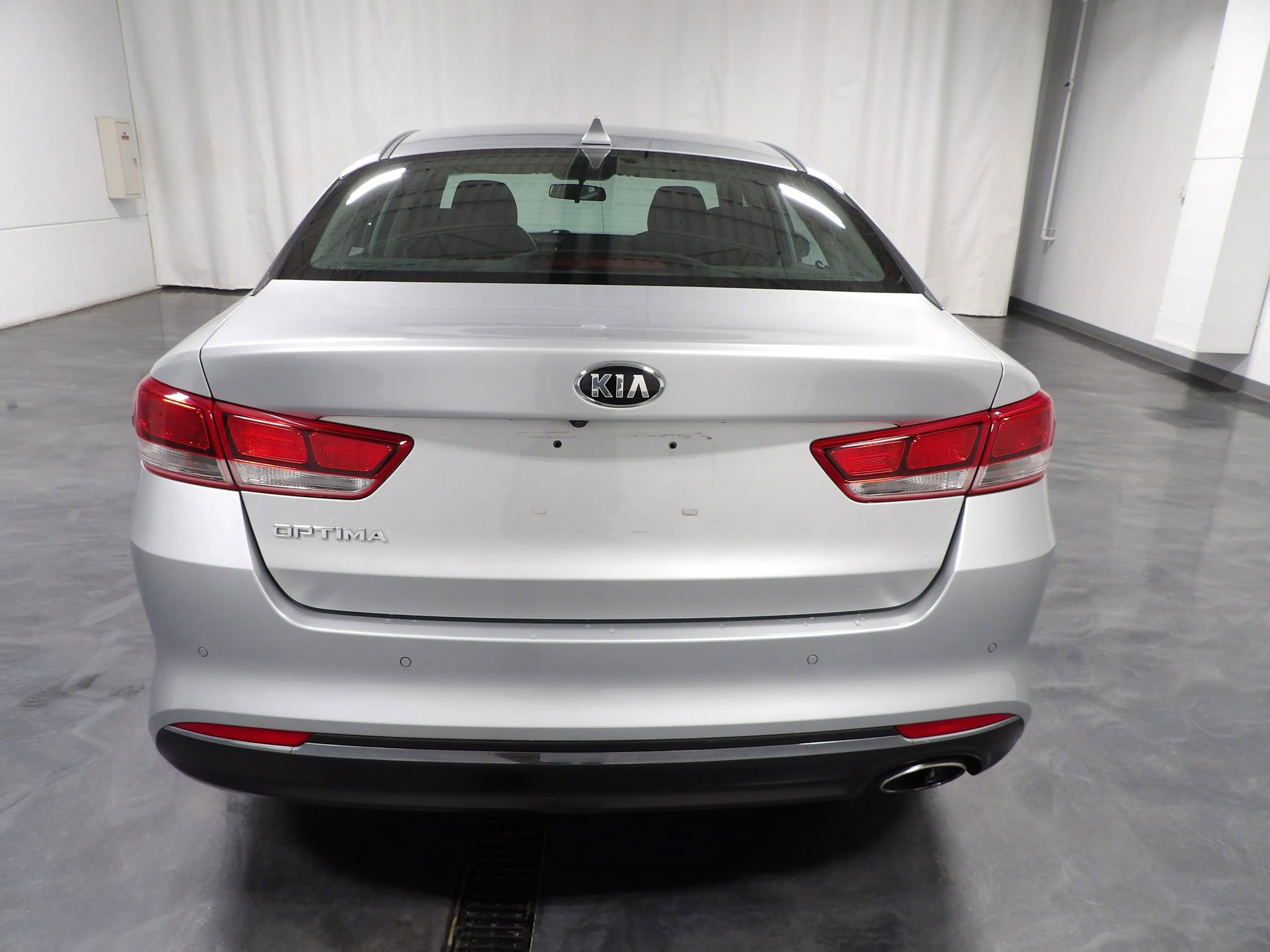 Used 2018 Kia Optima LX w/ 17" Alloy Wheels Package image 5