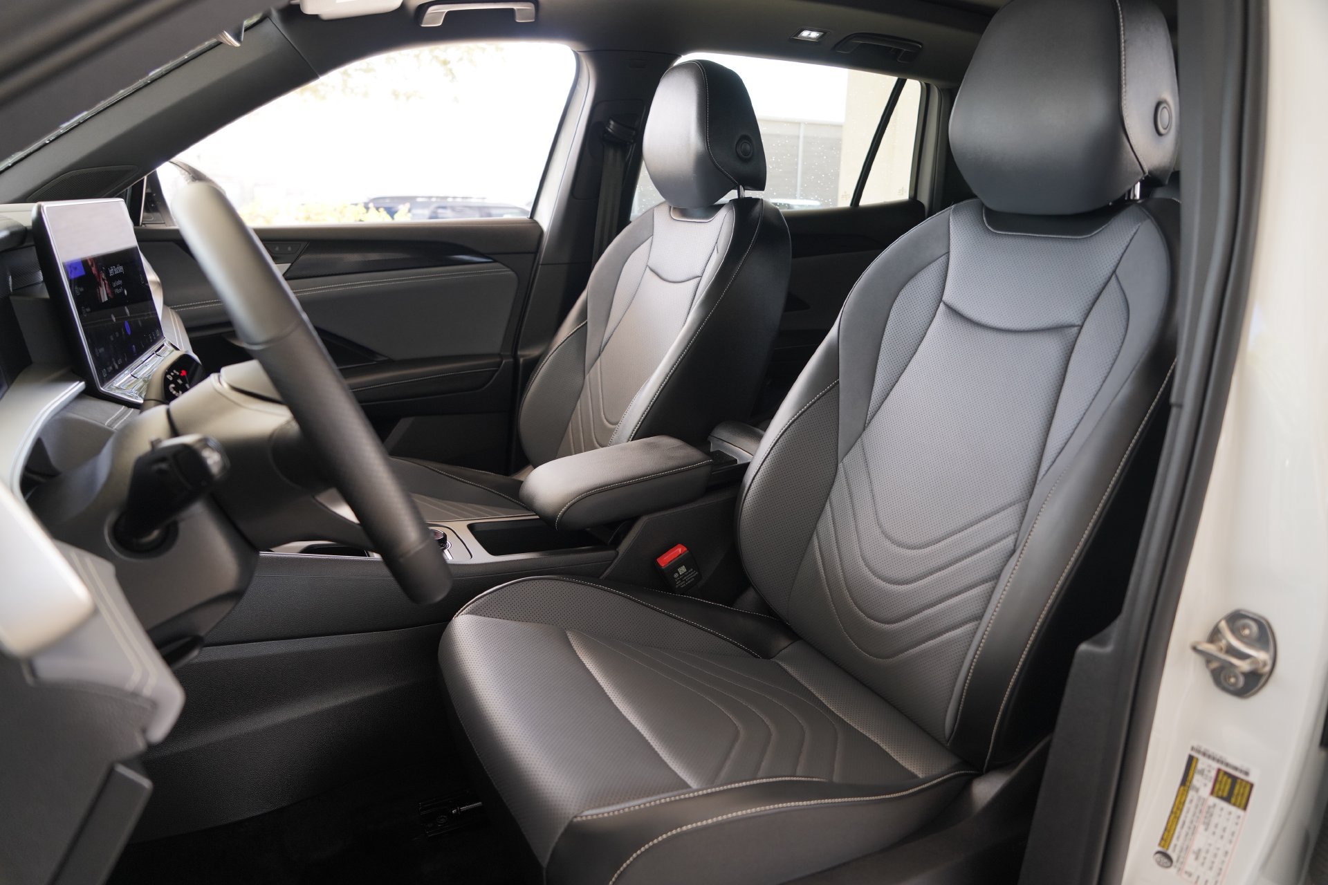 Certified 2026 Volkswagen Tiguan SE R-Line FWD image 11