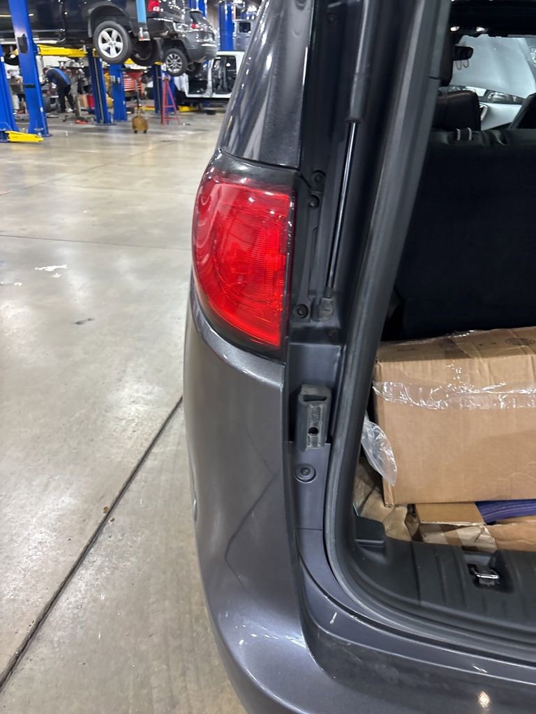 Used 2018 Chrysler Pacifica Touring-L Plus image 13