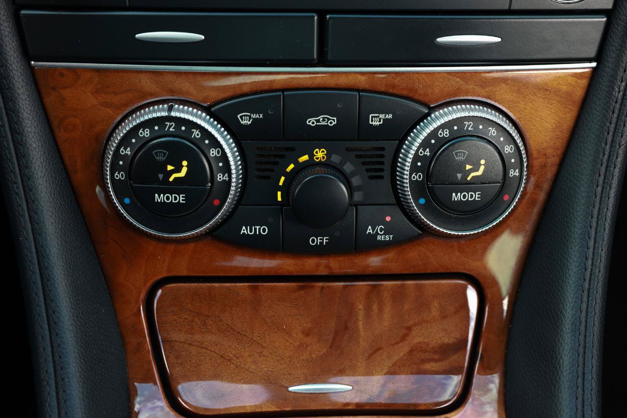 Used 2009 Mercedes-Benz SL 550 w/ Premium I Pkg image 36