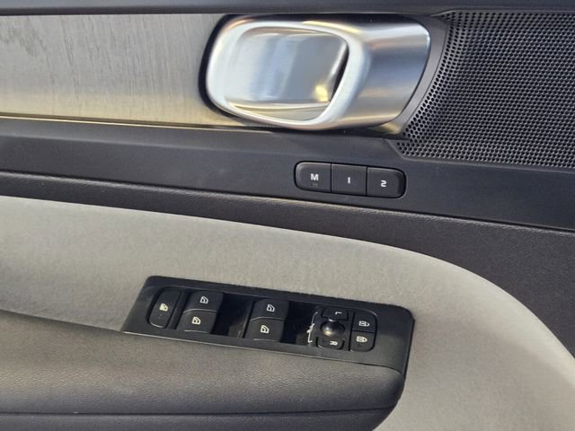 Certified 2023 Volvo XC40 B4 Plus w/ Protection Package Premier image 27