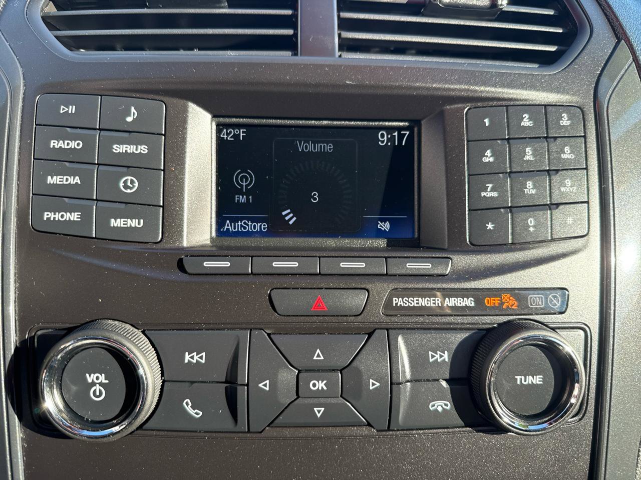 Used 2018 Ford Explorer XLT FWD image 18