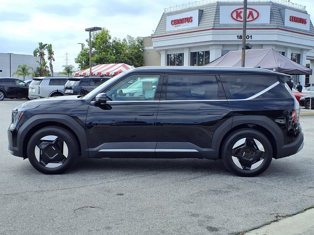 Used 2026 Kia EV9 Wind AWD/4WD image 2