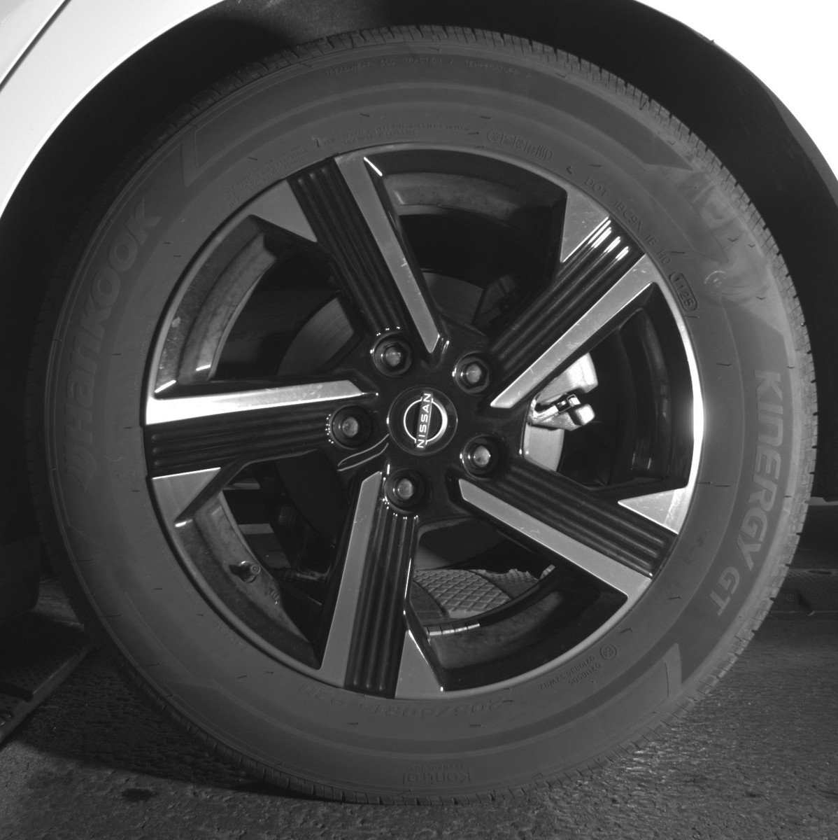 Used 2025 Nissan Sentra SV FWD image 14