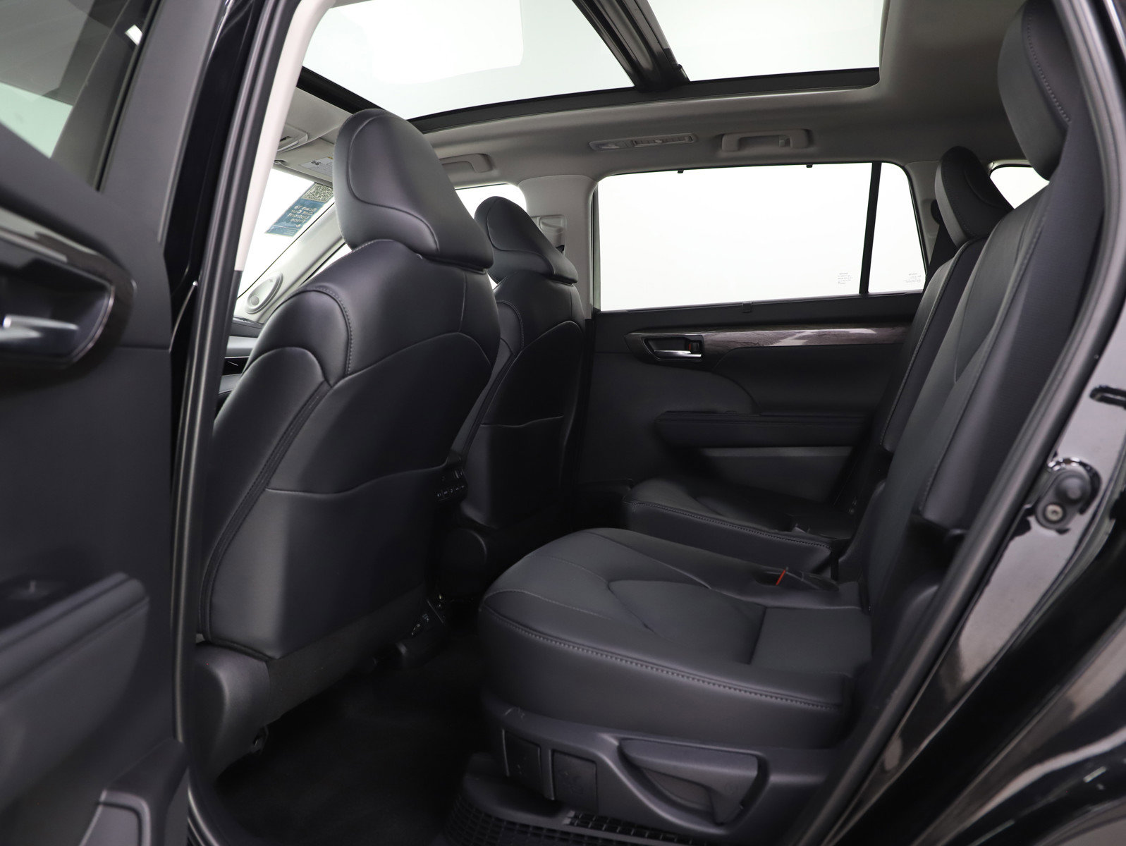 Used 2025 Toyota Highlander Platinum image 20