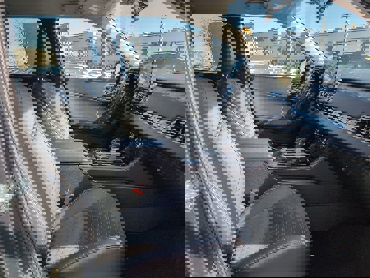 Used 2025 Mitsubishi Outlander Trail Edition image 16