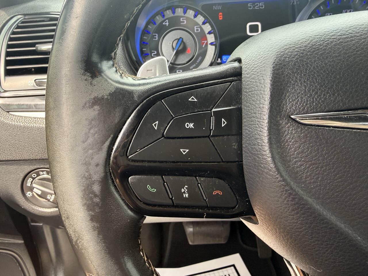 Used 2018 Chrysler 300 S AWD/4WD image 14