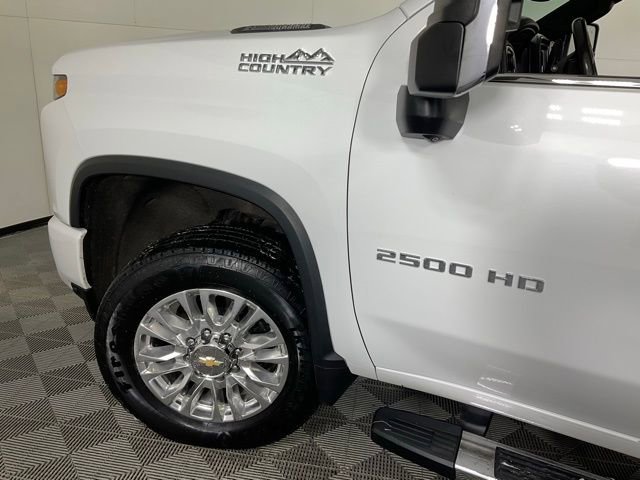 Used 2022 Chevrolet Silverado 2500 High Country image 40